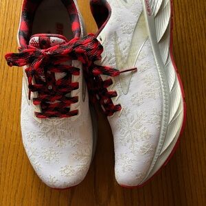 Brooks Levitate 6 Snowflake Pattern Women’s Running Shoes Size 7.5